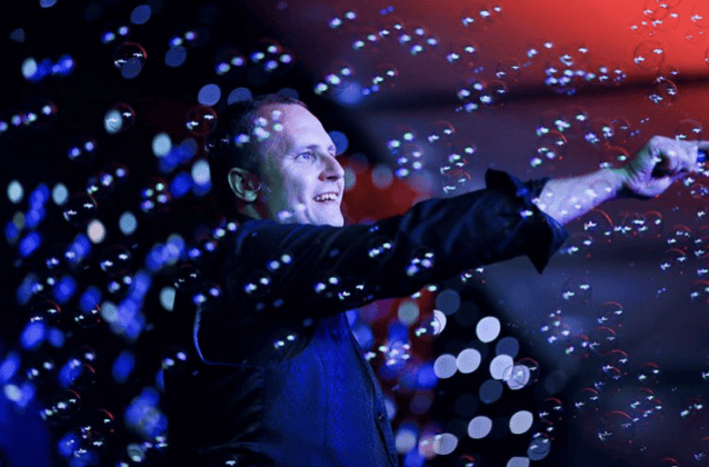 bubble artist Matěj Kodeš Bubble Show Jedah